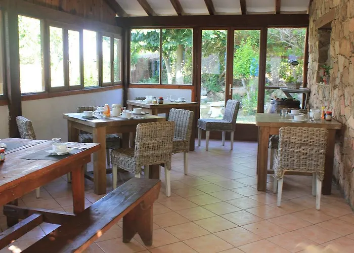 Oda ve Kahvaltı Arghjola 3*