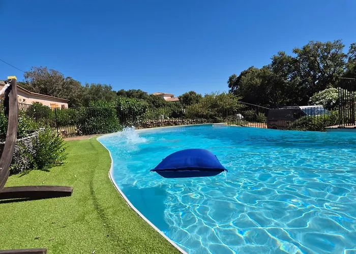 Arghjola Oda ve Kahvaltı 3*