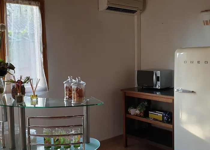 Oda ve Kahvaltı Arghjola 3*