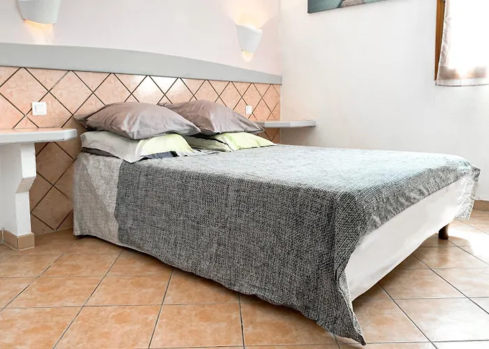 Arghjola Couette-café 3*