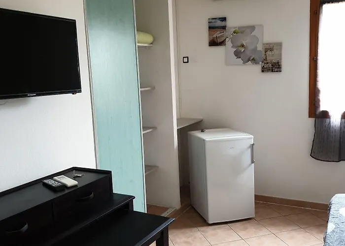 Oda ve Kahvaltı Arghjola 3*